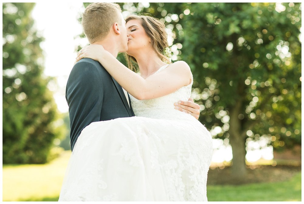 Dulany's Overlook Wedding / Ashley & Cory • Kira Nicole Photography