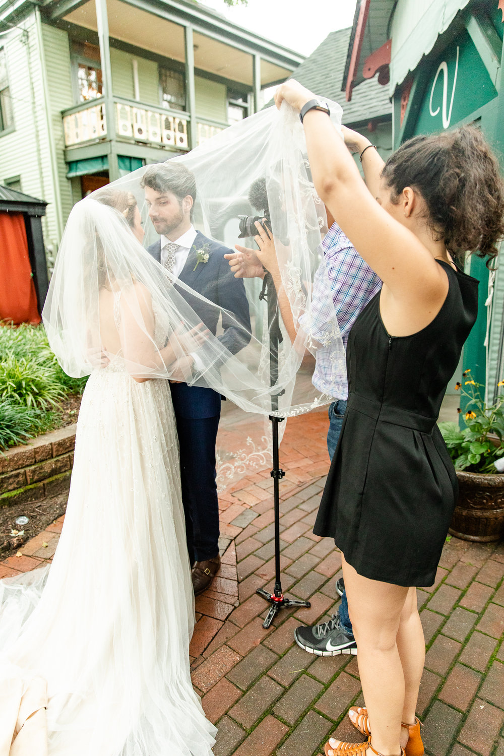 Annapolis wedding photographer that creates light, luxurious images.