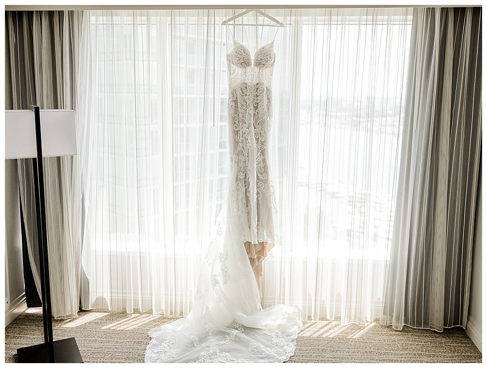 A glamorous, modern, gold wedding at Mt. Washington Dye House.